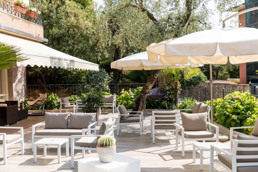 Hotel Pace Torri Del Benaco Exterior photo