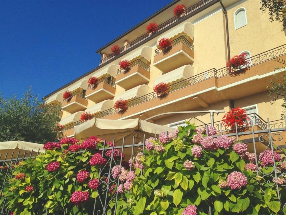 Hotel Pace Torri Del Benaco Exterior photo